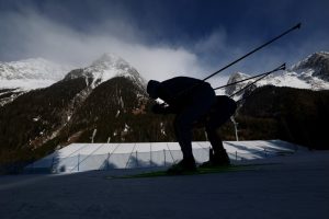 Французин подари титлата на швед в биатлона, пропусна последните си изстрели