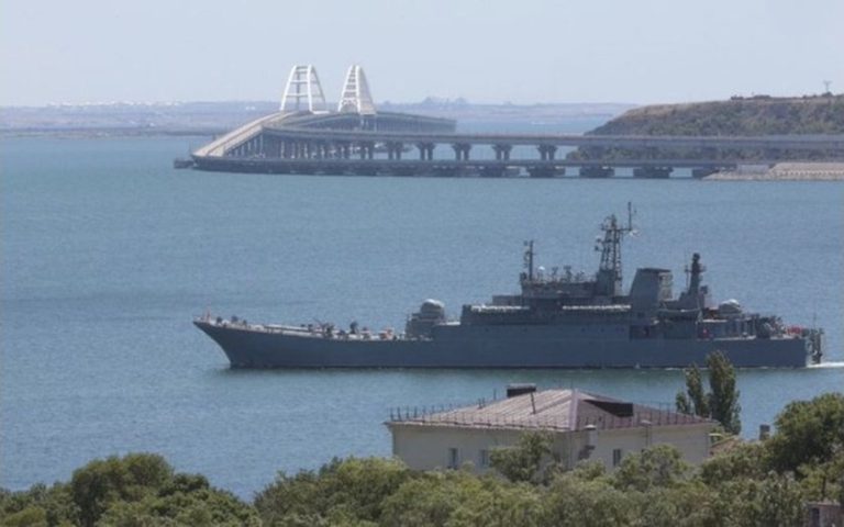 Атака с украински дронове подпали руското пристанище Таман, има жертви и ранени
