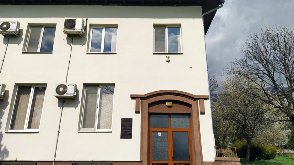 Районният съд в Карлово отмени санкциите на шофьор, катастрофирал след спукана гума в село Розино