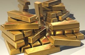 Златото поевтинява леко при слаба търговия и реализиране на печалби