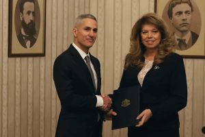 Илияна Йотова обсъжда състава на служебния кабинет с Андрей Гюров в сряда