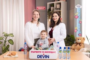 Първи стъпки и нови навици през 10-ия и 11-ия месец на бебето: Експертни съвети