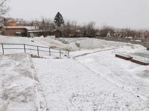 Силни ветрове и лед унищожиха общинските оранжерии за биозеленчуци край Казанлък