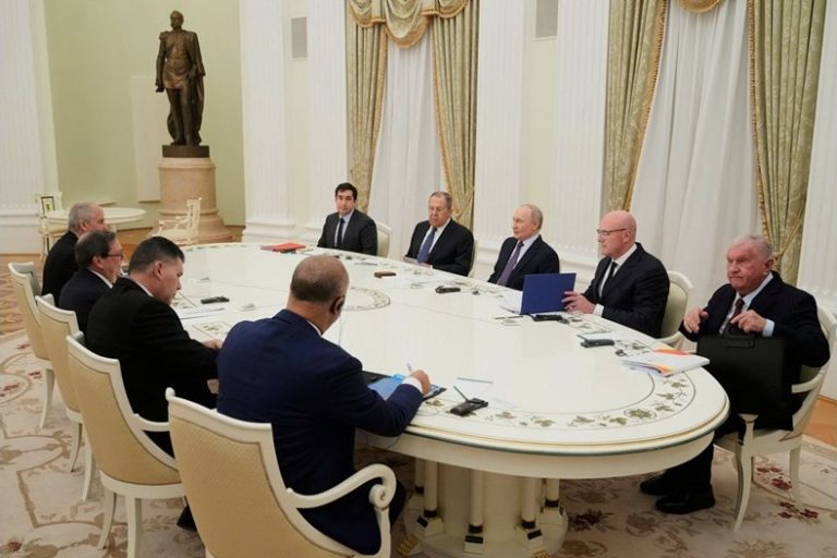 Владимир Путин: Русия не приема петролните санкции срещу Куба Владимир Путин: Русия не приема петролните санкции срещу Куба