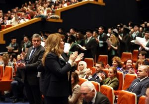 Трима отличници със „Златен Хипократ“ избраха да лекуват в България