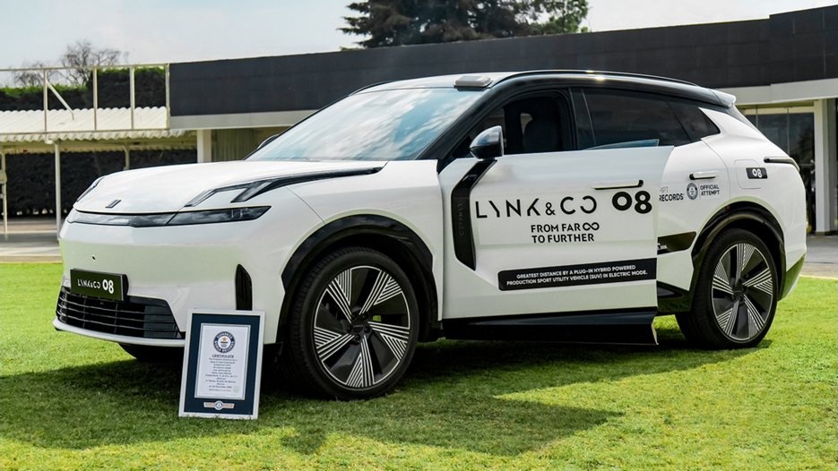Плъгин хибридът Lynk & Co 08 измина близо 300 км само на електричество