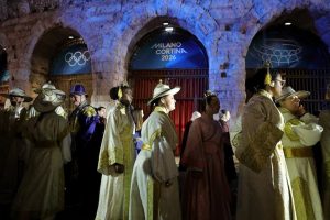 Италия закрива олимпиадата като опера, протест срещу игрите