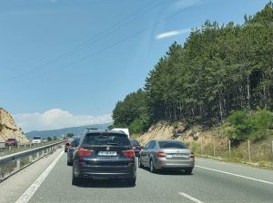 Аварирал ТИР затруднява движението по АМ „Струма“ в посока Перник