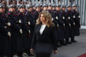 Да тръгне заемът от 3,2 млрд. евро за нови оръжия, поиска Йотова от правителството