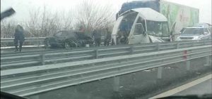 Тежка верижна катастрофа затвори магистрала "Тракия" край Чирпан: Трима пострадали