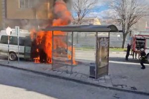 Градски бус избухна в пламъци в Асеновград: Пътниците се спасиха по чудо