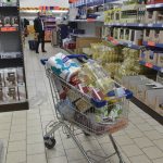 КЗК: Малки тържища в общините ще свалят стряскащите надценки на храните