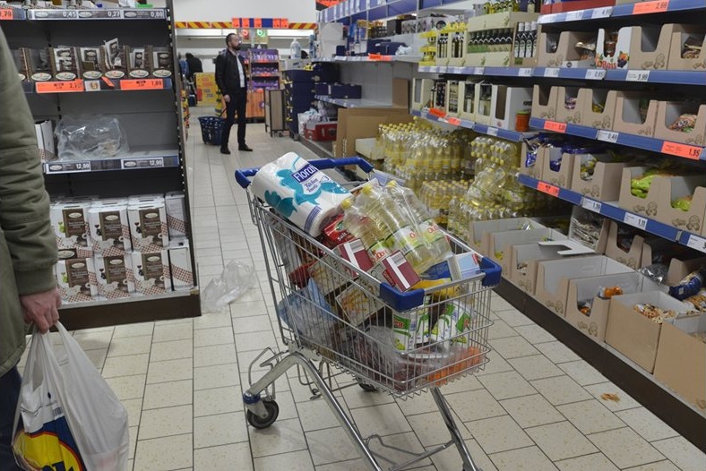 КЗК: Малки тържища в общините ще свалят стряскащите надценки на храните