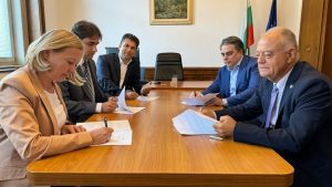 „Промяната“ и ДБ в спор за лидерство и места в предизборните листи