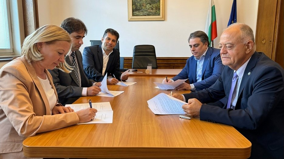 „Промяната“ и ДБ в спор за лидерство и места в предизборните листи