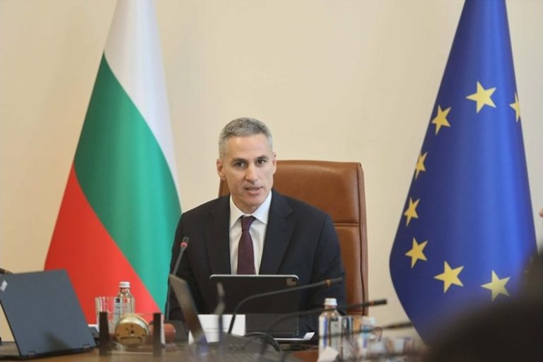 Проверки за 500 млн. евро: Служебният кабинет разследва скъпи мантинели и медицински тестове