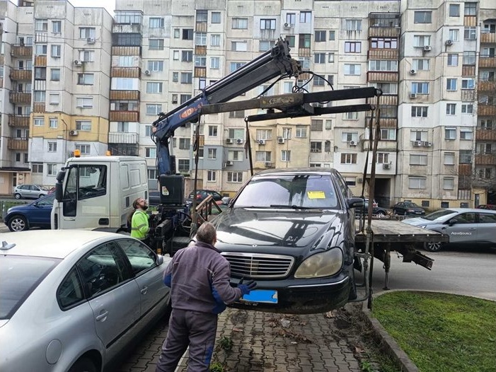 8 автомобила, излезли от употреба, са преместени в Стара Загора
