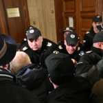 Сблъсъци и напрежение в Съдебната палата: Протестиращи обсадиха кабинета на Борислав Сарафов