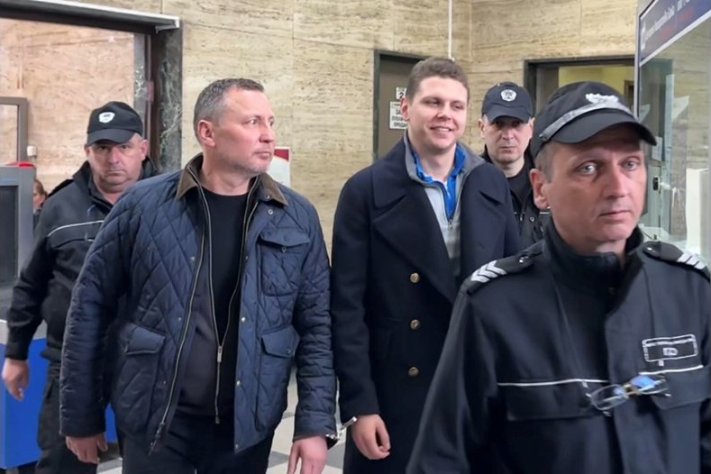 Гаранции от по 5000 евро за украинците, обвинени в износ на платки за дронове камикадзе от Пловдив