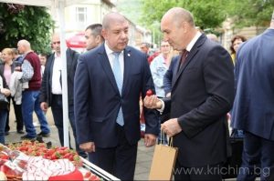 Румен Радев влиза в генералска битка с Бойко Борисов чрез проекта „Нашият народ“