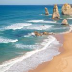 Героизъм в океана: 13-годишно момче плува 4 часа, за да спаси семейството си