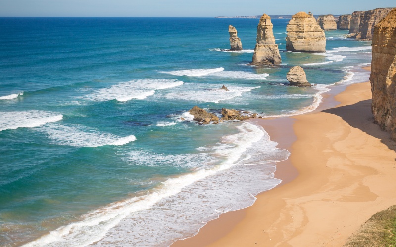 Героизъм в океана: 13-годишно момче плува 4 часа, за да спаси семейството си