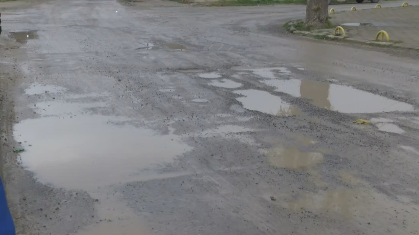 13-километров път, осеян с дупки: Жители на Елхово излизат на протест