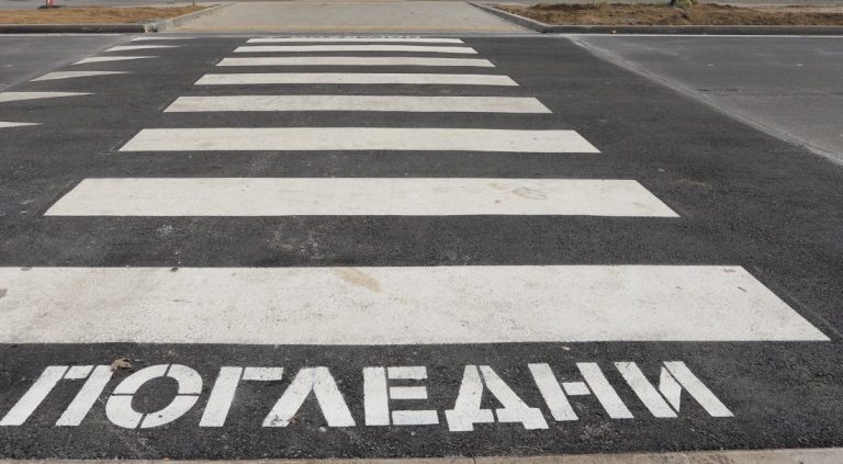 Кола блъсна 14-годишно момче на пешеходна пътека в Дупница