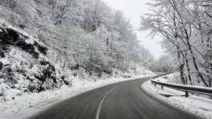 Зимна обстановка в Хасковско: 15 см снежна покривка и проходими пътища