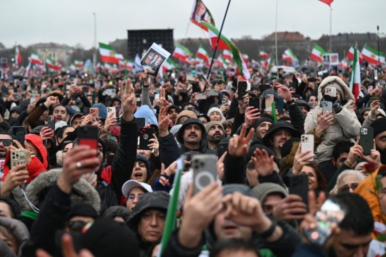 250 000 души се събраха на мащабен протест в Мюнхен срещу иранските власти