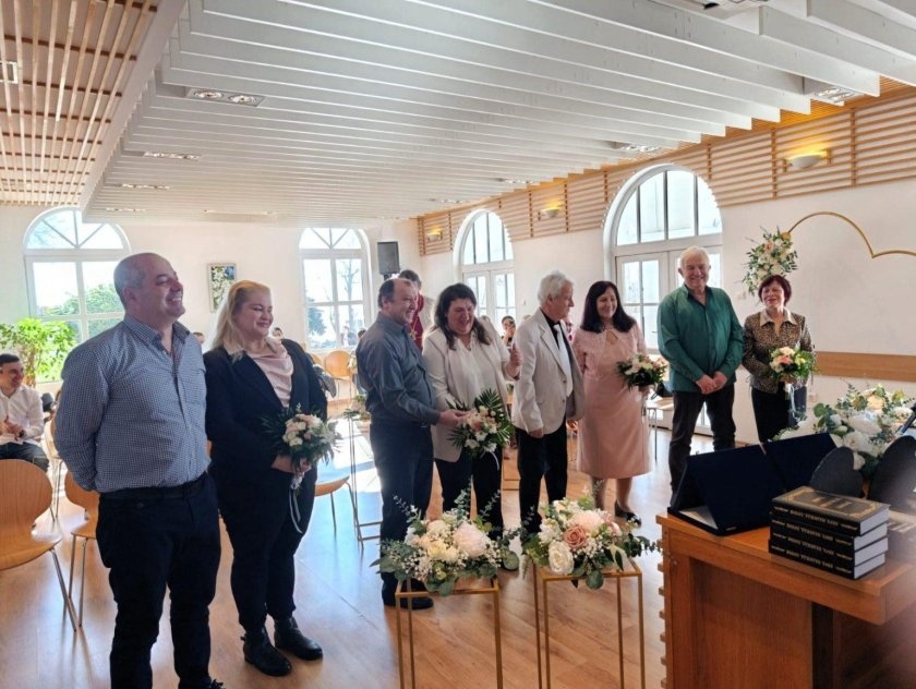 Четири двойки подновиха брачните си обети в Несебър на 14 февруари