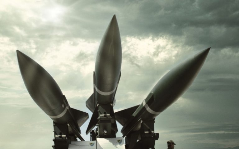 САЩ засилват отбраната на база Ал-Удейд с мобилни ракетни комплекси Patriot САЩ засилват отбраната на база Ал-Удейд с мобилни ракетни комплекси Patriot