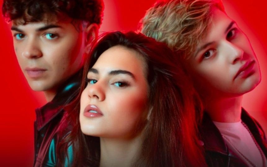 Българката El Ma се бори за финал на фестивала „Сан Ремо“ с триото Blind и Soniko