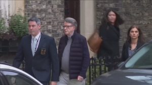 Бившият посланик Питър Манделсън е арестуван заради връзки с Джефри Епстийн