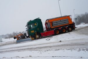 Снежен капан в Дания: Транспортен хаос и затворени училища заради буря