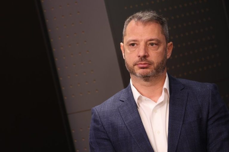 Делян Добрев: Не е вярно, че напускам ГЕРБ, оставам в партията Делян Добрев: Не е вярно, че напускам ГЕРБ, оставам в партията