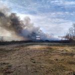 Депото за стари автомобилни гуми между Варна и Белослав продължава да гори и дими