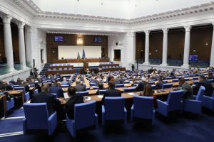 Бюджетна криза пред избори: Депутатите решават за удължаване на държавните разходи