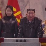 Ким Чен Ун и дъщеря му Ким Чу Е: Сходно облекло и сигнали за наследяване на властта