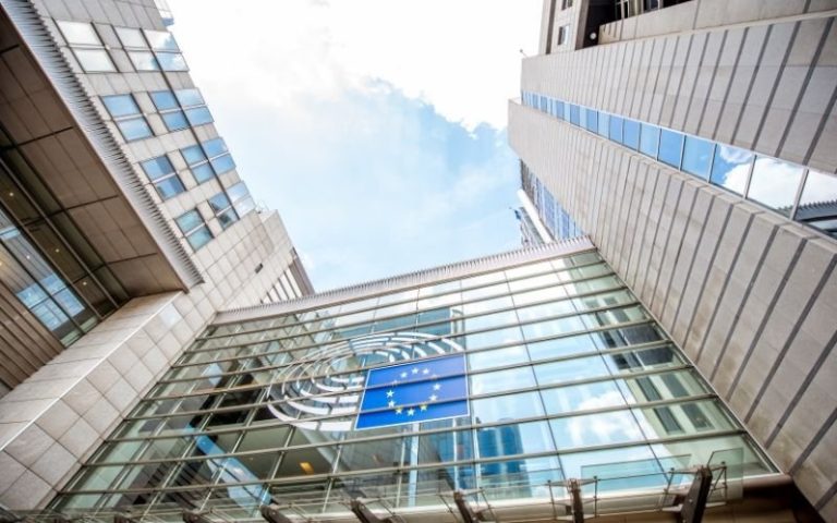 Европейският парламент възобновява работата по търговското споразумение със САЩ Европейският парламент възобновява работата по търговското споразумение със САЩ