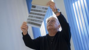 Документалният филм „Олег Попов. Фоторазказ“ разкрива пътя на легендарния военен фотограф по БНТ 1