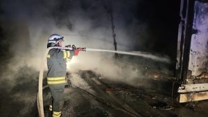 Камион с гуми пламна на главния път София – Бургас край Гурково