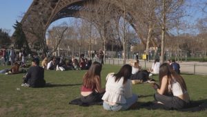 Температурни рекорди във Франция: 28,3 градуса след 40 дни наводнения