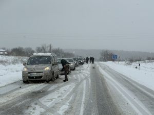 Катастрофа с джип и снегорин блокира движението по пътя София – Варна край село Балван