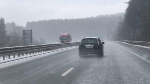Код жълто и оранжево за опасни валежи и силен вятър в цяла България
