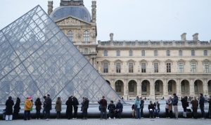 Възстановяват короната на императрица Евгения след дръзкия обир в Лувъра