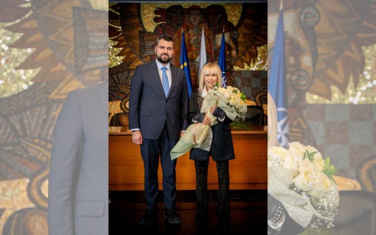 Лили Иванова получи почетния знак „Златна лаврова клонка“ от МВнР Лили Иванова получи почетния знак „Златна лаврова клонка“ от МВнР