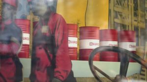 „Лукойл“ преговаря с още два гиганта за продажбата на международните си активи