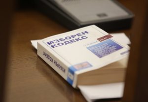 НА ЖИВО: Скандални промени в Изборния кодекс влизат за гласуване в парламента