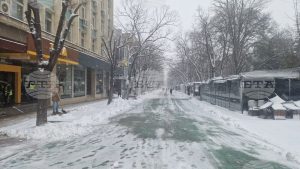 Над 30 машини почистват пътищата в Шумен, пет населени места остават без ток